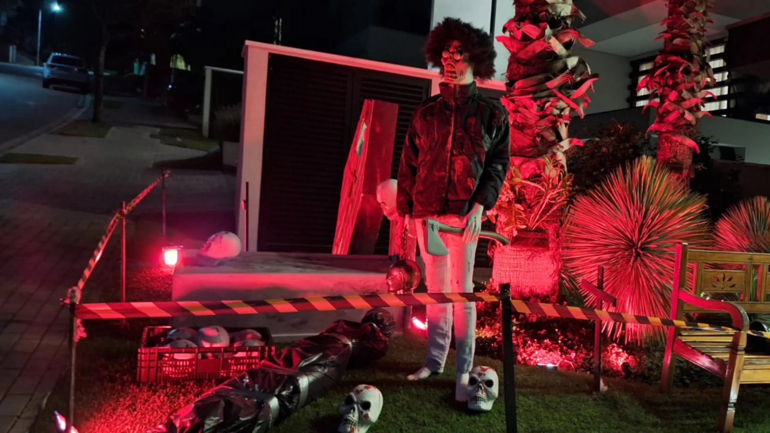 Decoração de Halloween com Cena de Crime